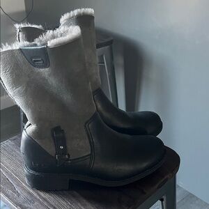 UGG Women's Black and Gray Winter Boots